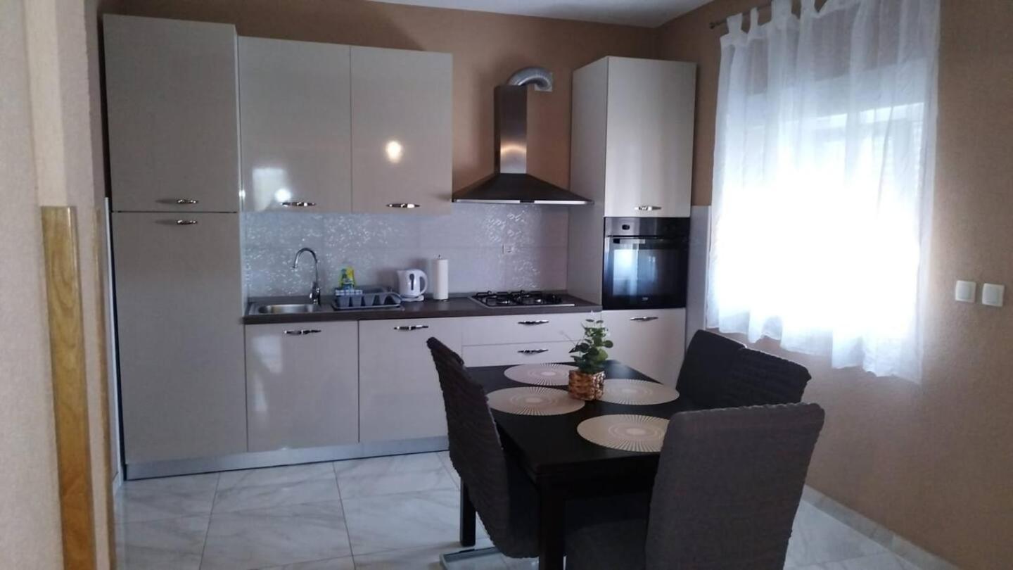 Apartman Dora Sukošan Exterior foto