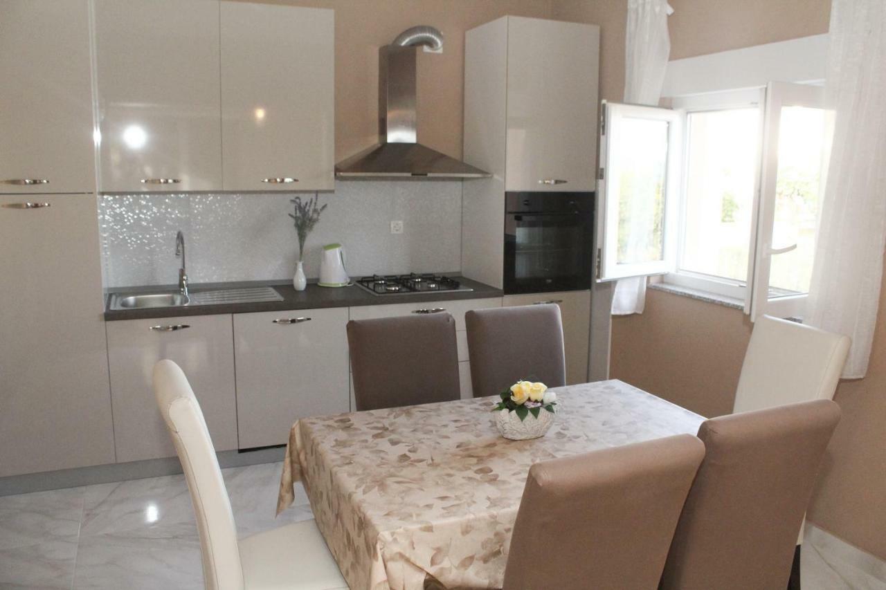 Apartman Dora Sukošan Exterior foto